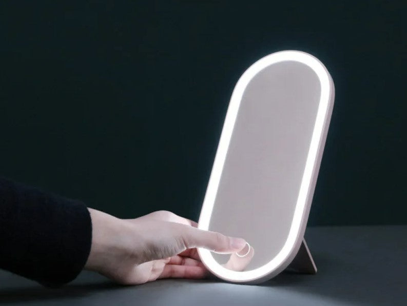 Aura LED Travel Makeup Case